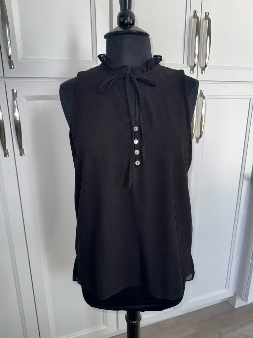 Tahari Black Sleeveless Ruffled Tie-Neck Blouse